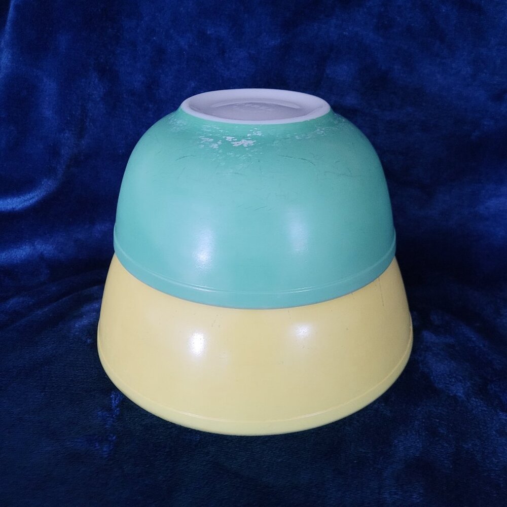 Vintage Pyrex Bowls